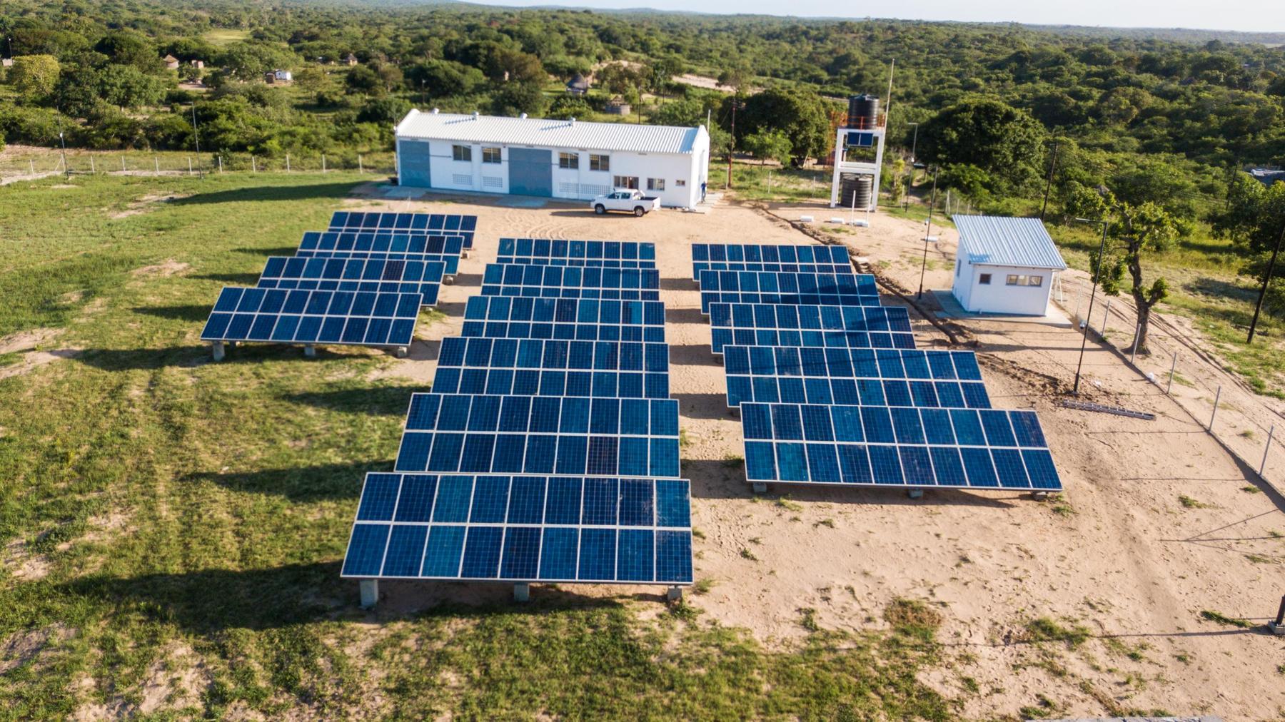 Central fotovoltaica construída pela MATEMO numa zona rural